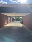 Country Roads Motor Inn - parking