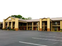 Cochran Inn & Suites Hotels in Cochran