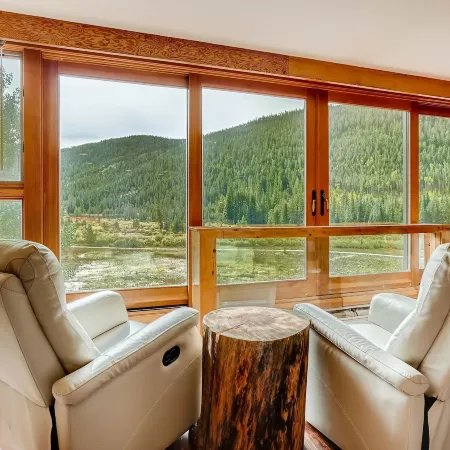Spacious Remodel, 4Br, Minutes to Conf Center & Slopes! 4 Bedroom Condo by Redawning