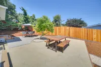 Modern Del Rey Oaks Retreat: 2 Mi to Monterey Bay! Hotels in Carmel Valley