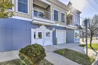 Dtwn Ludington Condo Balcony, Walk to Beach! - 3-Star