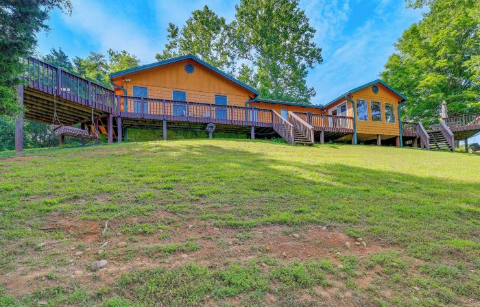 'Duck and Bug's Cabin' on Boone Lake w/ Boat Dock!