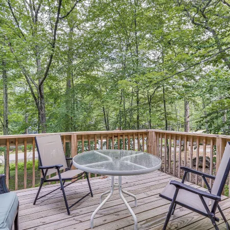 Pools, Lake, AC, Tiki Bar, Skiing: Delaware River
