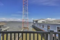 Waterfront Condo on Pier in Downtown Astoria!