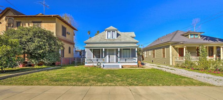 Riverside House w/ Yard ~ 1 Mi to Downtown! Hotel di Riverside