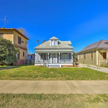 Riverside House w/ Yard ~ 1 Mi to Downtown!