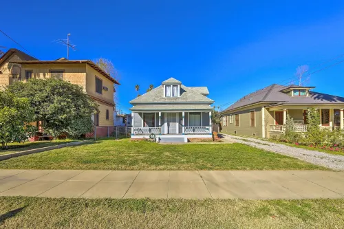 Riverside House w/ Yard ~ 1 Mi to Downtown!