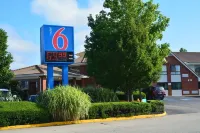 Motel 6 Newport, RI