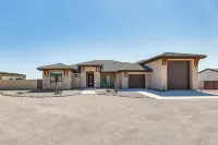 7 Mi to Lost Dutchman: Home w/ Pool + Patio!