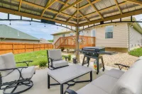 Pool Access, Grill and Gazebo Ozark Getaway! - Homestays