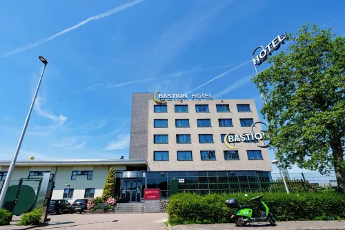 Bastion Hotel Barendrecht - С баром