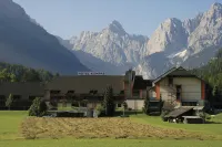 Hotel Kompas Hotels in der Nähe von The Crne Vode Waterfall