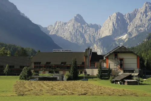 هوتل كومباس فنادق في Kranjska Gora