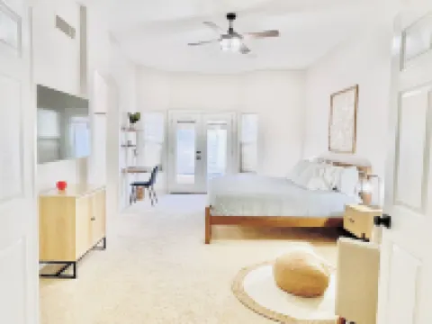 Private and Charming Vacation Home near Downton Gilbert - Pool/hot tub/fireplace