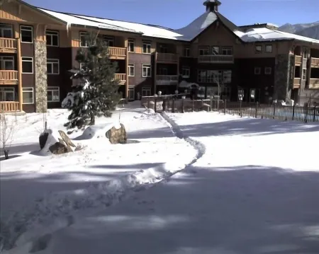 STAY SLOPESIDE  5 Star Luxury!  True Winter Ski In & Ski Out Отели в г. Маммот-Лейкс