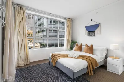 A Modern Apt for 6 Right Next to Darling Harbour