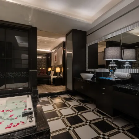 Golden Moonshine Motel Отели рядом с достопримечательностью «Железнодорожная станция Фэншань»