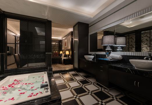 골든 문샤인 모텔