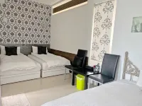 Rhine Castle Hotel Các khách sạn gần Sân bay quốc tế Đài Trung
