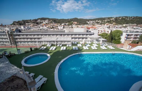 託薩鎮唐胡安酒店