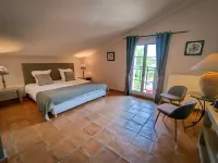 Le Mas de Gleyzes - Charme Authentique & Détente Avec Piscine Hotels in Remoulins