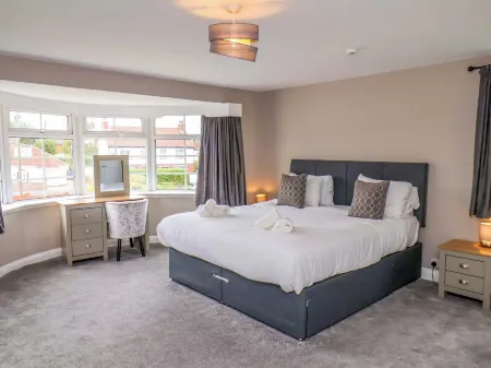 Hazelgarth House Отели рядом с достопримечательностью «Парк Плейдейл Фарм»