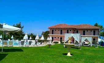 Eleni's Garden & Castello Suites