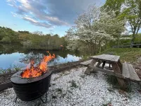 2Br, 1 BA, and Kitchenette in Lakeside Home in Greenwich. Hotels in Greenwich