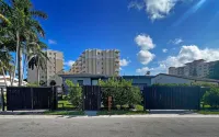 Luxury RiverFront by Renzzi Hotels in Little Havana