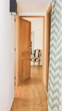 Apartment in the heart of old Antibes Отели рядом с достопримечательностью «Пляж де ла Гаруп»