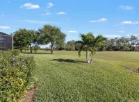 Beautiful Home with Pool on Golf Course in Lely فنادق في Lely Resort