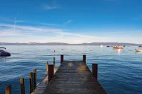 Lakefront Haven by Avantstay Minutes to Ski Resorts Private Dock & Boat