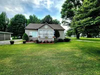 Lakeside Shady Rest Home Away from Home blocks from Rend Lake and I57/I64 Hotels in Jefferson County