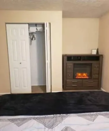 Cozy Newly Remodeled Basement Apartment Отели в г. Тейлорсвилл