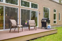 Woodland Zen by Avantstay Modern Design + Patio