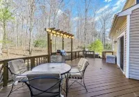 Quiet, Family Retreat 2 lots from the Lake with a beautiful 7 person Hot Tub !!!