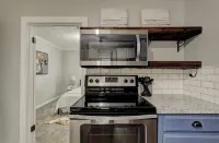 OU-Walk to Main St- Big Deck- Patio -Fire Pit -Man Cave