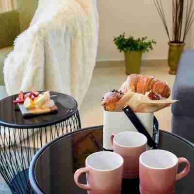 Spacious 1BR w Panoramic Sea View by Sea N' Rent Dining/Meeting Rooms