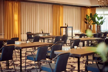 Hotel Van der Valk Wolvega-Heerenveen Отели в г. Волвега