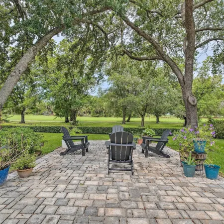 Crystal River Gem Near Three Sisters Springs!