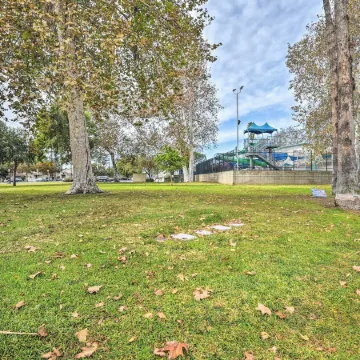 1 Mi to Dtwn Burbank: Mod Gem w/ Private Yard