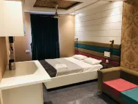 C M Hotel 다르마퓨리 호텔