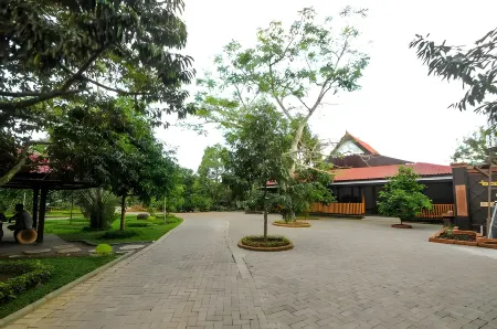 Hotel Butik Cafe & Resto Pesona Osing Отели в г. Glenmore