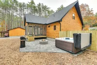Modern Cabin w/ Hot Tub & Sacandaga Lake Access!