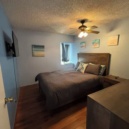 Spacious 3-bedroom with AC and WiFi in welcoming Cypress