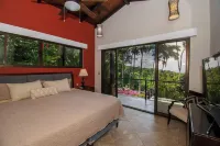 Ocean View, Infinity Pool & Lush Gardens!