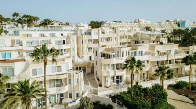 R2 Maryvent Beach Apartments