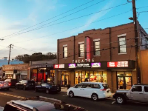 Spacious Modern Cottage with 5 Bedrooms Close to Airport, 黑普維爾酒店