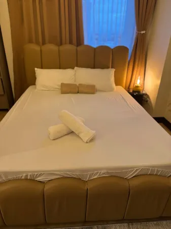 Modern & Spacious 2BR 68 sqm Condo in Manhattan Heights Pool View Отели рядом с достопримечательностью «Иствуд Сити»