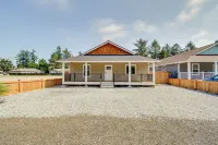 Westport Vacation Rental w/ Private Hot Tub! - Wifi